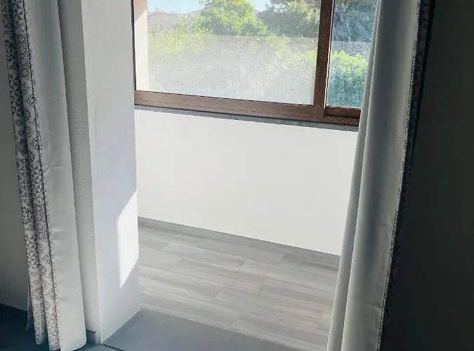 Διαμέρισμα Il Quarzo A) B) Càbras